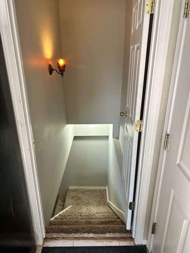 Building Photo - Updated 3-Bedroom Home In Great Neighborhood