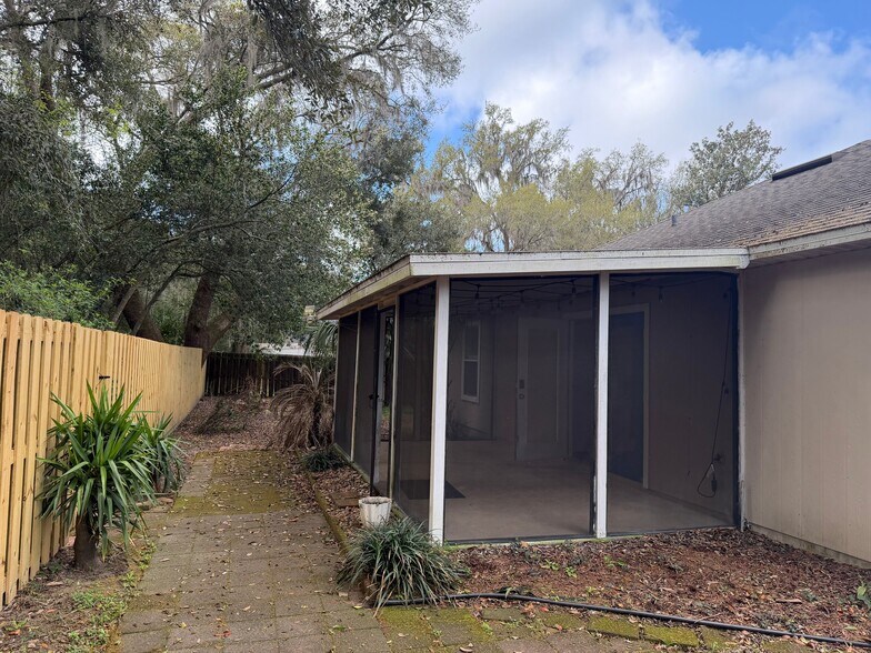 Building Photo - 3211 NW 25th Terrace