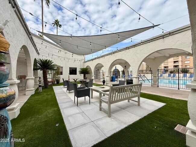 Building Photo - 7930 E Camelback Rd