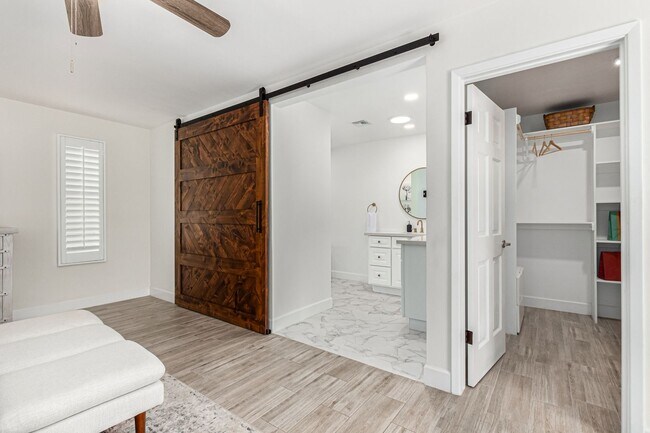 Building Photo - 5 Bedroom 3 Bathroom Phoenix Home