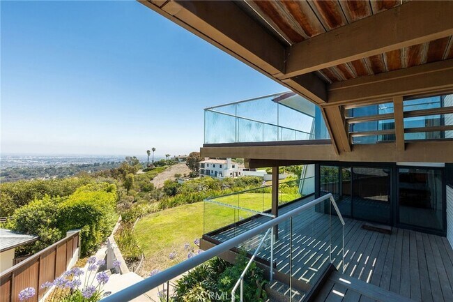 Building Photo - 972 Via Rincon