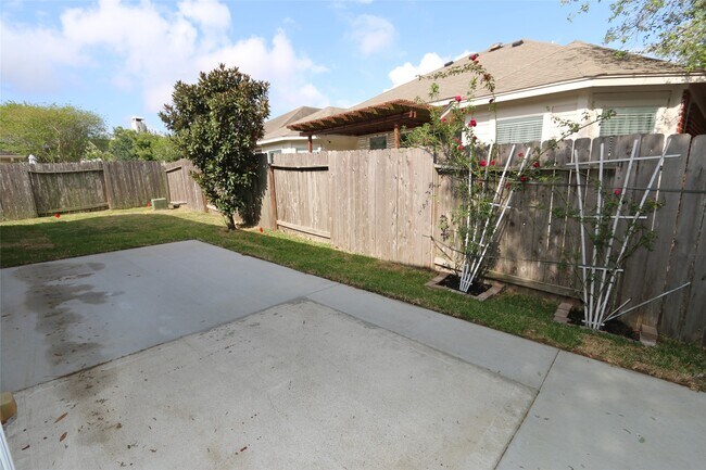 Building Photo - 11031 Anilu Dr