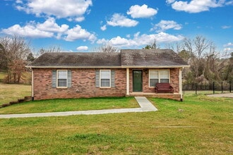 Building Photo - This charming rental in a convenient Clarksville location!