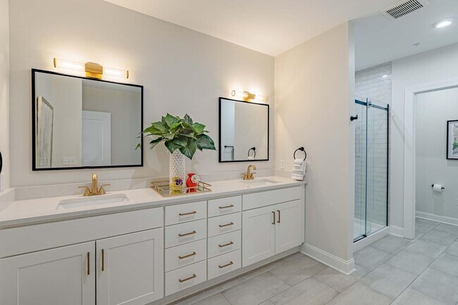 Building Photo - 5211 Highpointe Lakes Dr