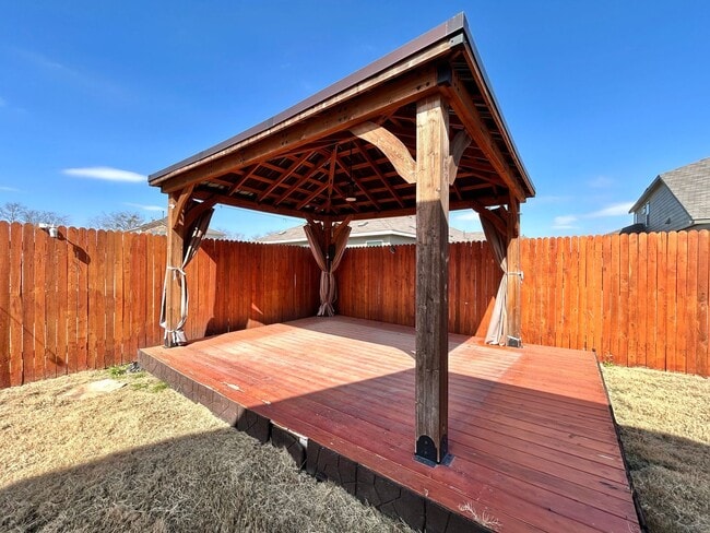 Building Photo - Spacious 4/BR 2.5/BA Two-Level Home with 3-Car Garage & Covered Deck