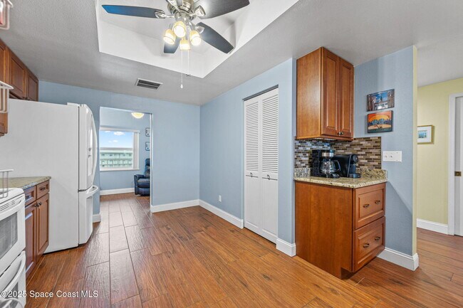 Building Photo - 8700 Ridgewood Ave