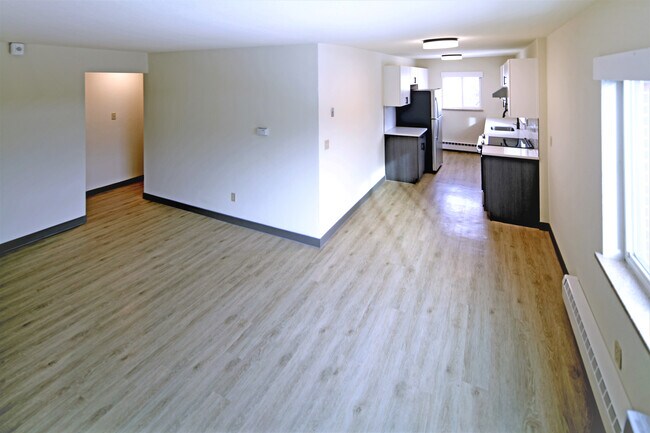 Living - 970 North St