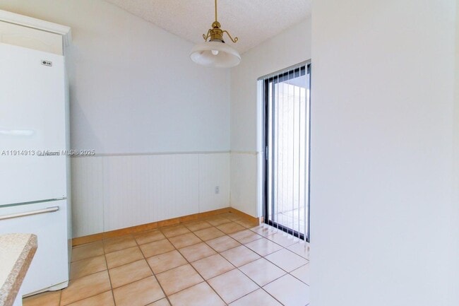 Building Photo - 5289 Fairway Woods Dr