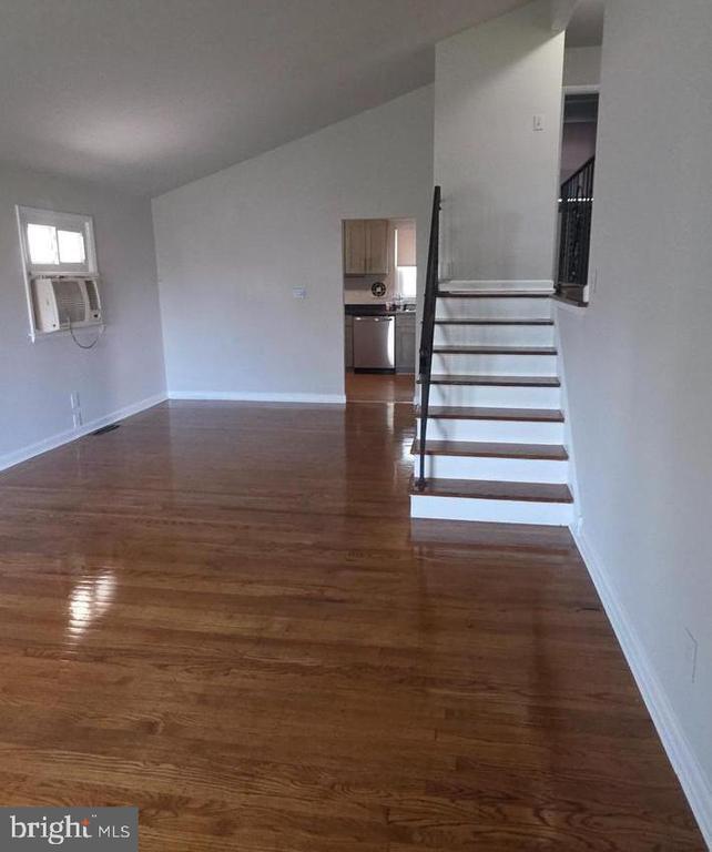 Building Photo - 5454 Burwood Ave