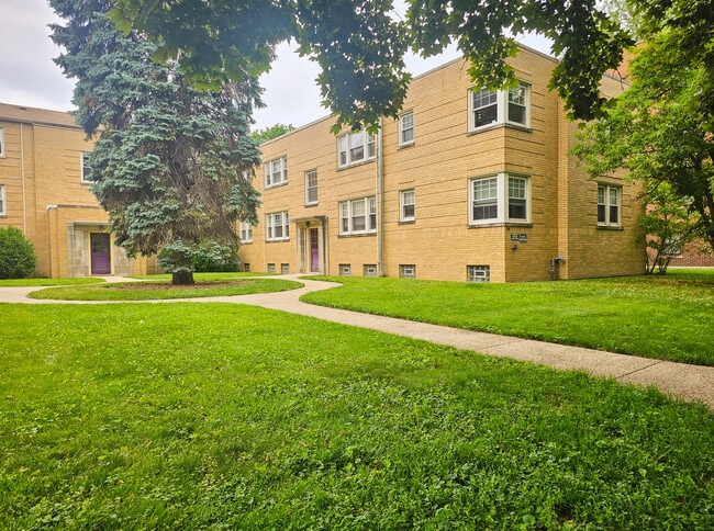 Building Photo - 86 Lincoln Ave