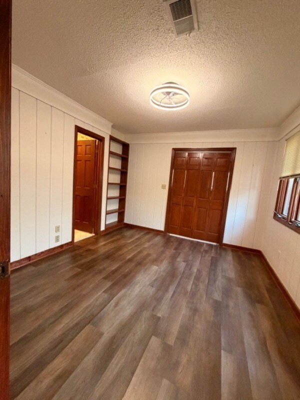 Building Photo - 250 Running Deer Rd