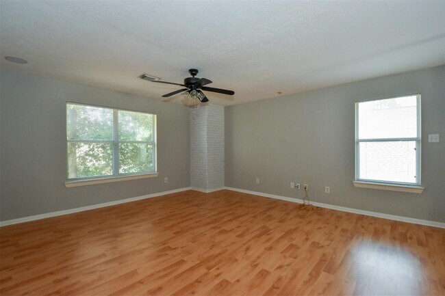 Building Photo - 26986 Crown Haven Dr