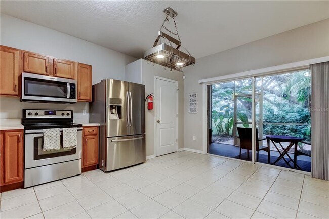 Building Photo - 1138 Hillhurst Dr