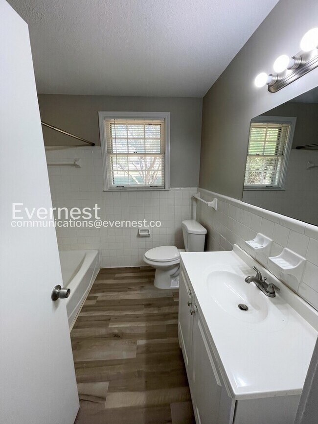 Building Photo - 3-Bedroom Home with Fenced Yard & Garage / Pet-Friendly / Available Now!