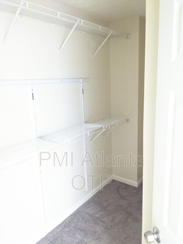 Building Photo - 2150 Lenox Ave