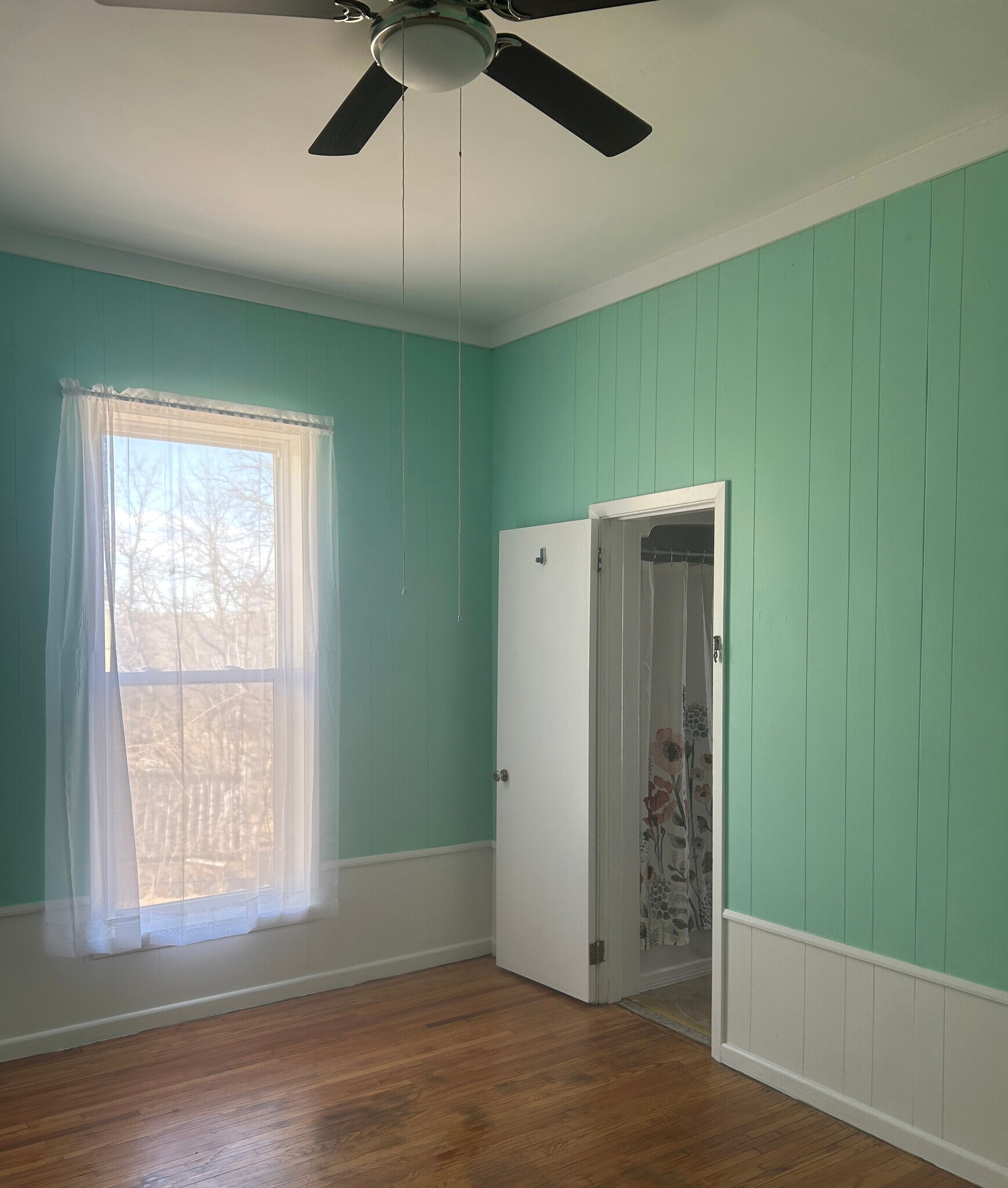 Large Bedroom - 412 W Call St