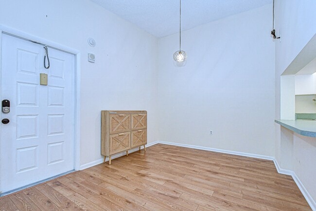 Building Photo - 3161 Lake Pine Way S