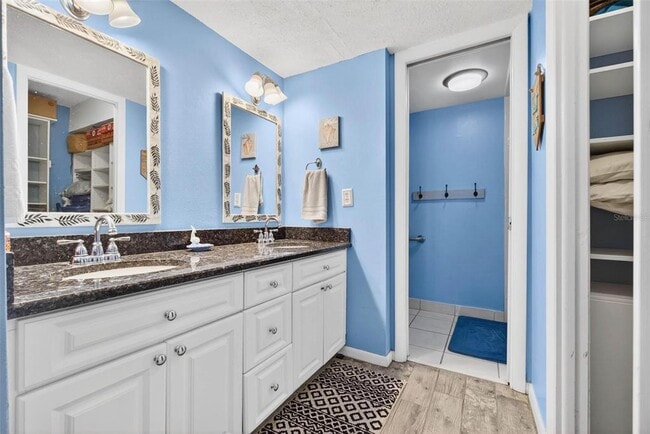 Building Photo - 2616 Cove Cay Dr