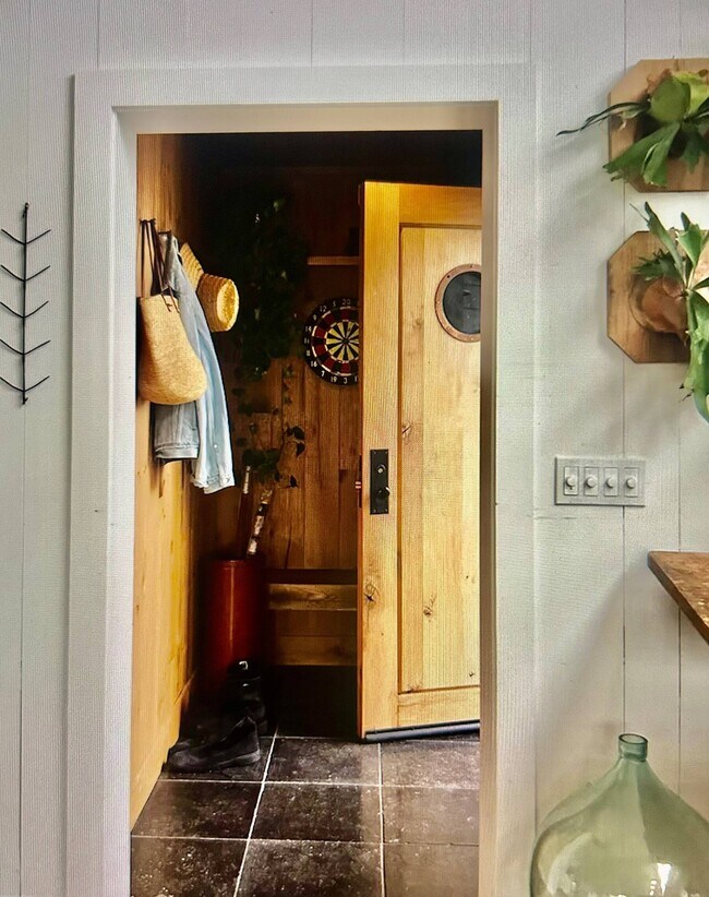 Building Photo - 8 Chequit Ave