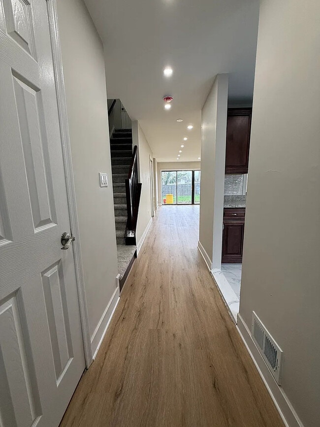 Building Photo - 11 Van Buren Pl