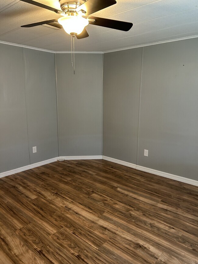 Building Photo - 602 Jason Dr