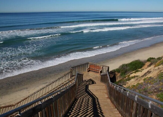 Building Photo - Adorable Beach-Close 2 Bedroom Bungalow in...