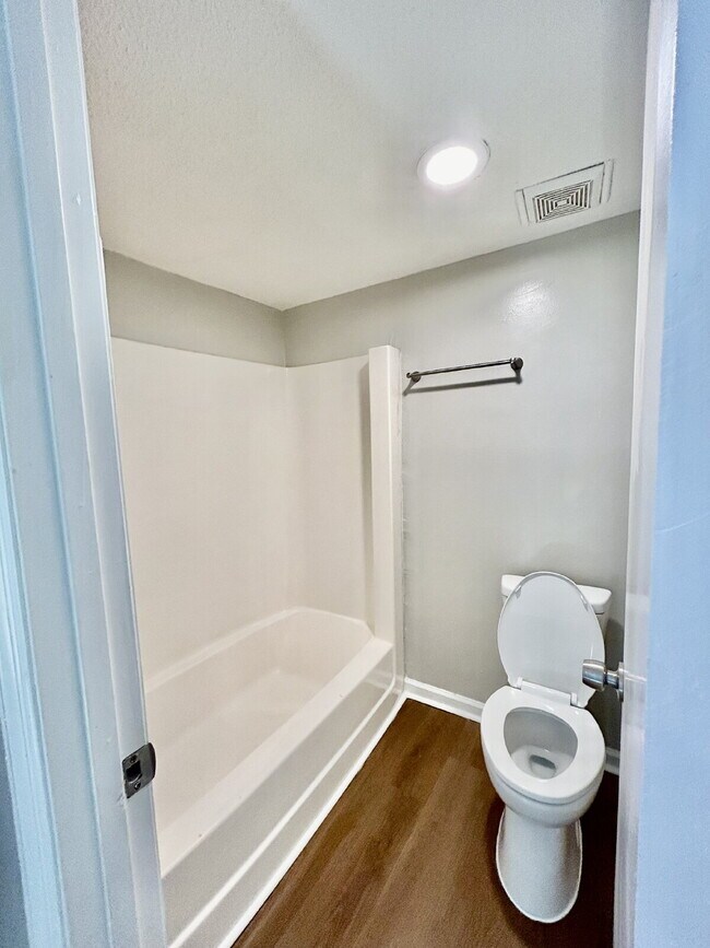 Building Photo - 105 P' Poole Ave #101: Red Bank 1Bed/1Bath Apartment w/ Laundry Units, Central AC, and Granite Co...