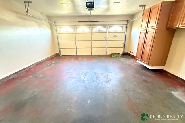 Building Photo - Comfortable 4-Bedroom, 2.5-Bath Home with ...