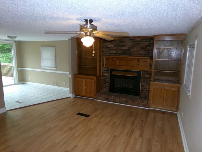 Building Photo - Nestled under Hanging Rock State Park!