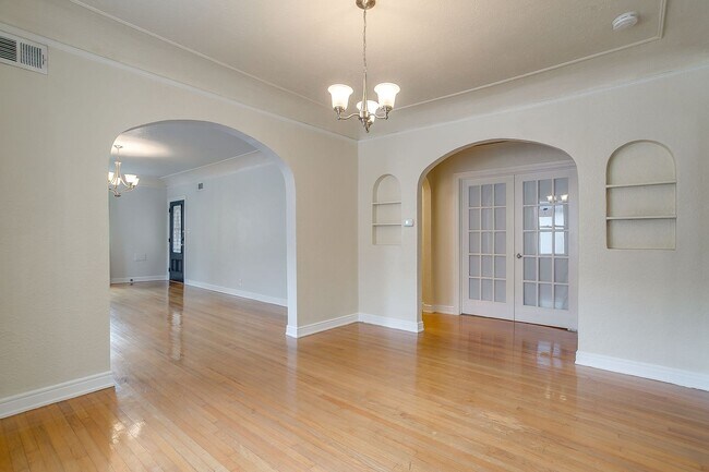 Building Photo - 3256 Greene Ave