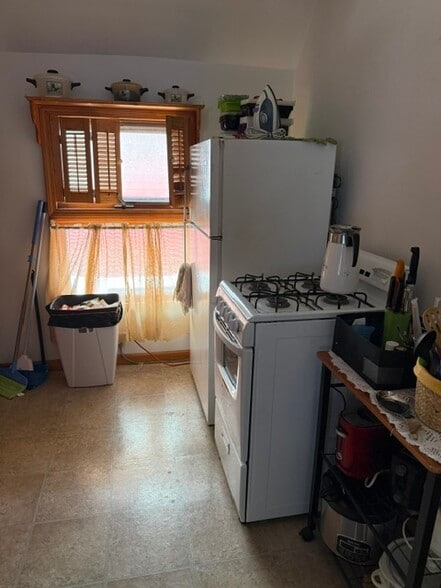 Kitchen - 40 Ryan St