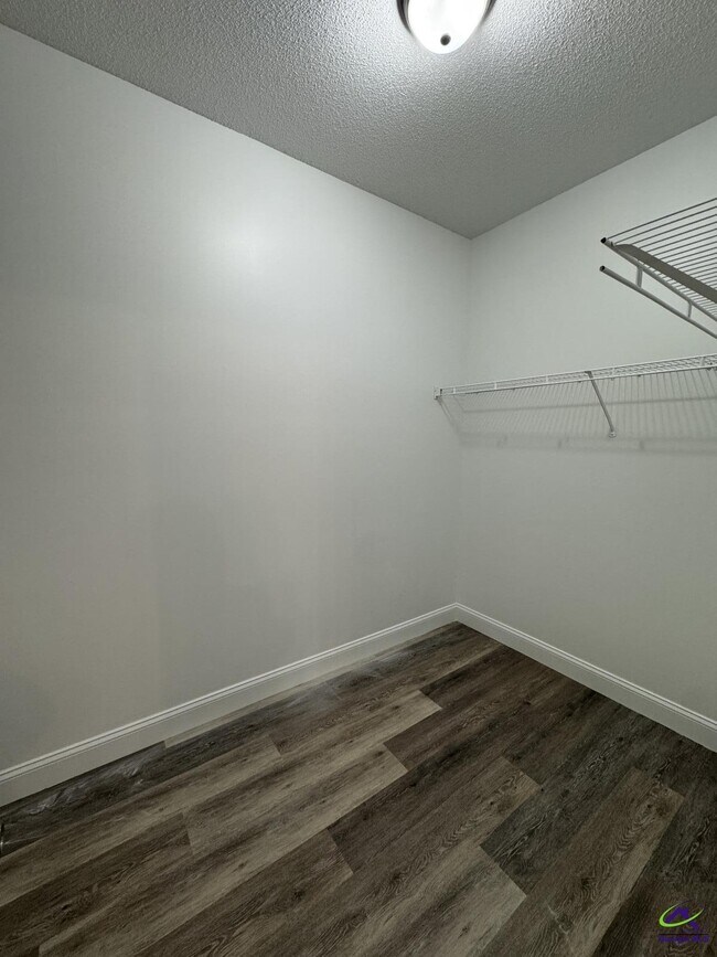 Building Photo - 106 Daventry Ln