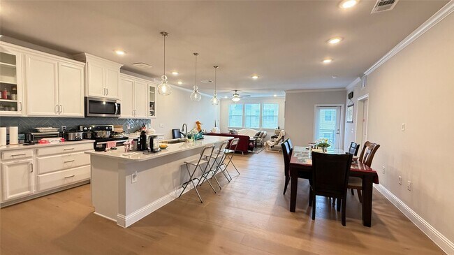 Building Photo - 651 North Watters Road