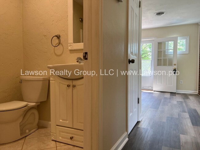 Building Photo - Cozy and Clean on a Cul De Sac-Move In Ready!