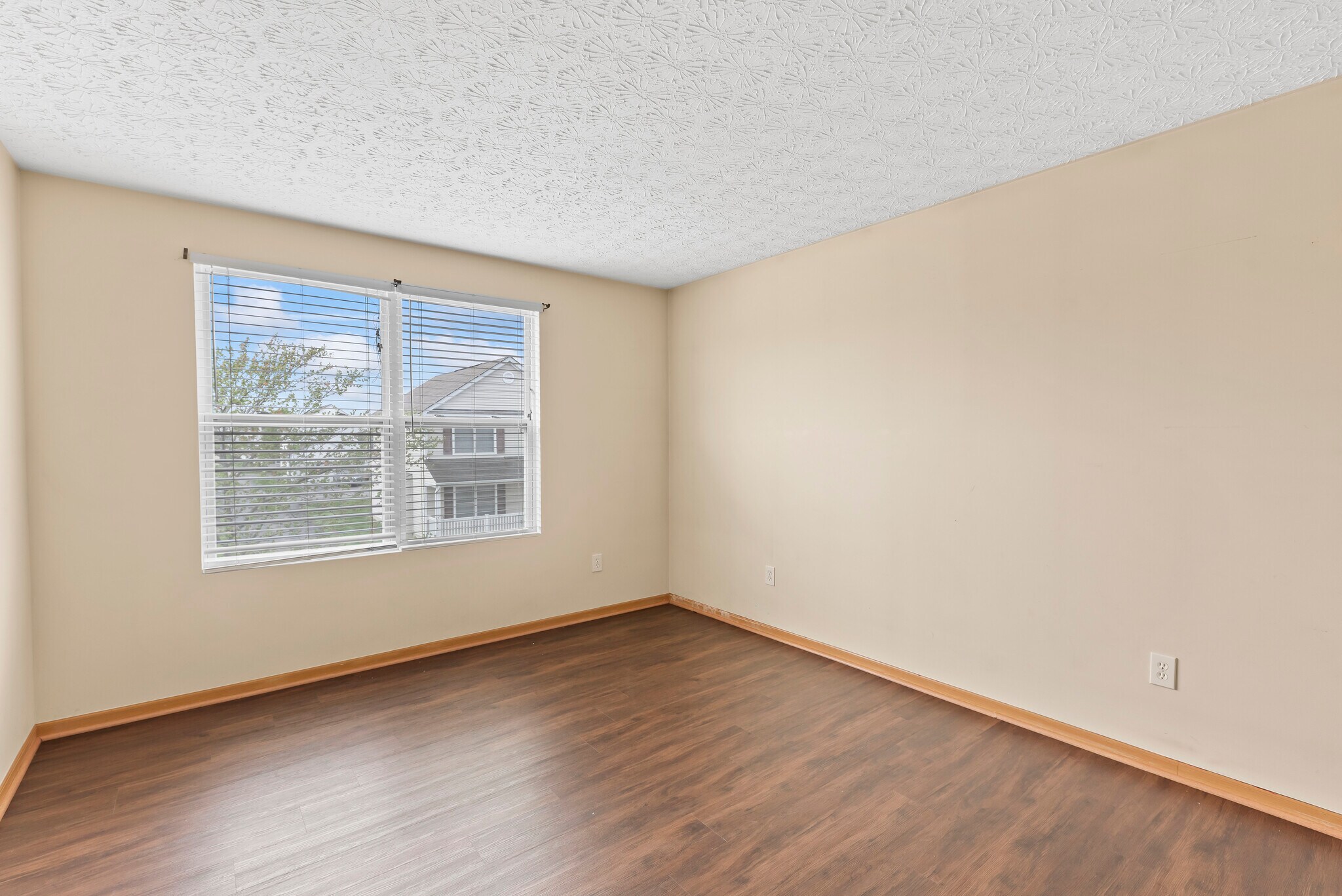 Building Photo - 6306 Pompano St