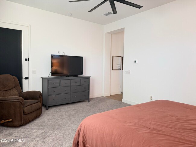 Building Photo - 10849 E Thunderbolt Ave