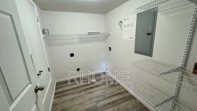 Building Photo - 1441 Westbury Way