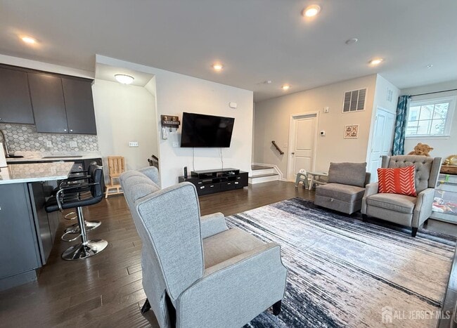 Building Photo - 102 Dickson Ct