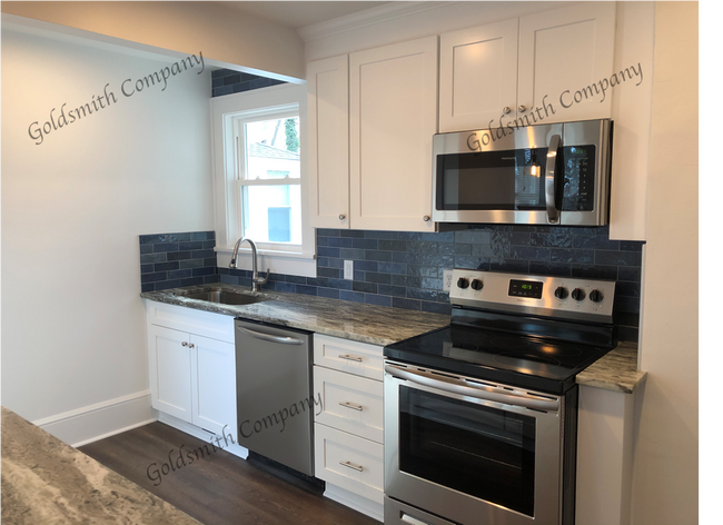 Building Photo - "2-Bed Duplex near Greenville's Downtown –...