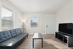 Building Photo - 413 W Stevens St