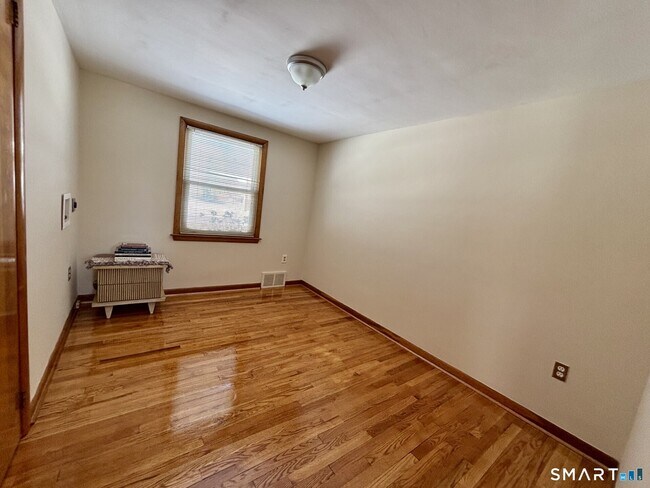 Building Photo - 148 Edgewood Dr