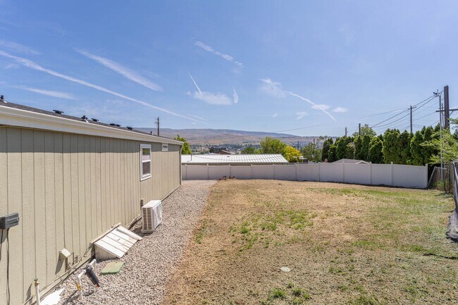 Building Photo - 3 Bedroom, 2 Bathroom Home