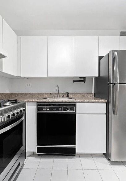 Building Photo - 222 E 14th St