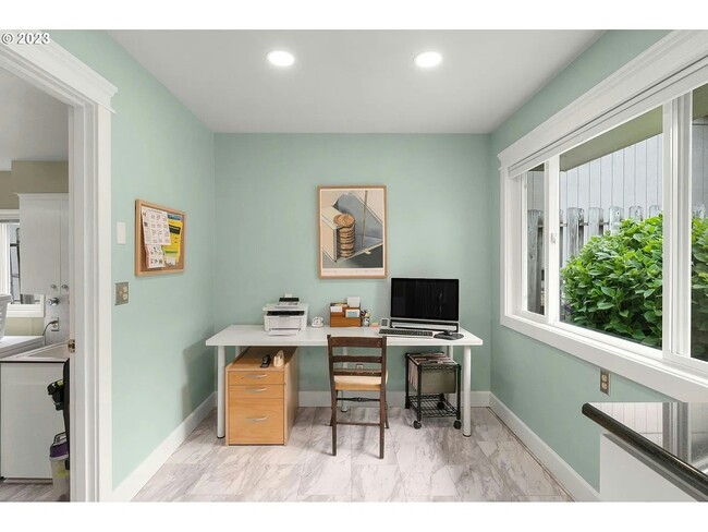 Building Photo - 8550 SW 10th Ave