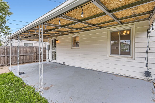 Building Photo - Remodeled 2BD, 1.5BA Chaffee Park Home with 1-Car Garage