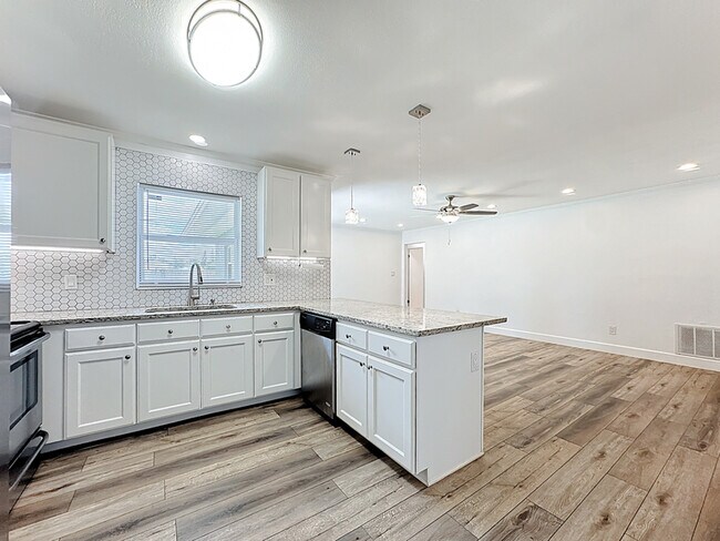 Building Photo - 3149 Nicholson Dr