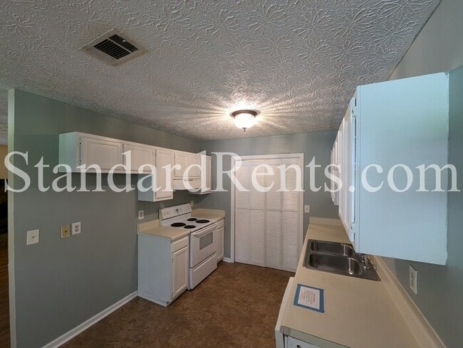 Building Photo - 461 Booth Cir SW