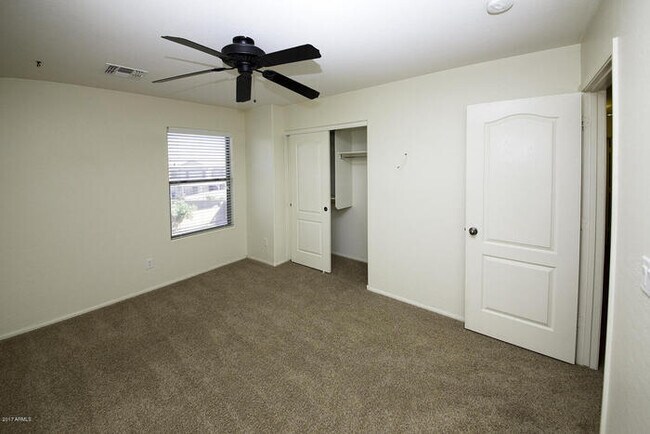 Building Photo - BEAUTIFUL 4 BED 2.5 BATH, OVER 2300SQFT., ...