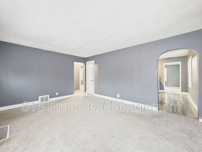 Building Photo - 7424 Bellefontaine Ave