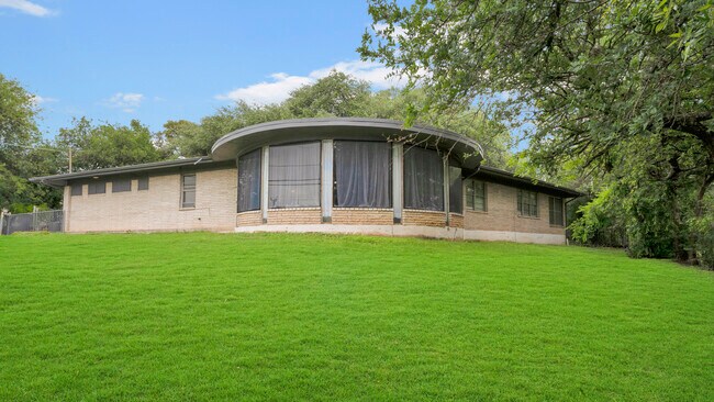 Building Photo - 2134 Bandera Rd